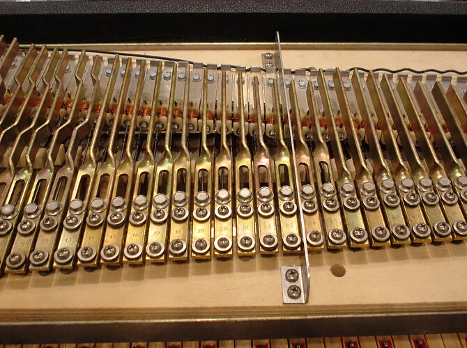 Внутри винтажного Fender Rhodes